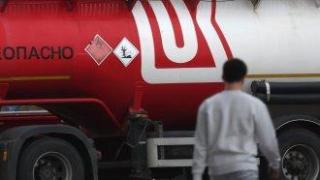 Американските компании Chevron и Quantum искат активите на "Лукойл"